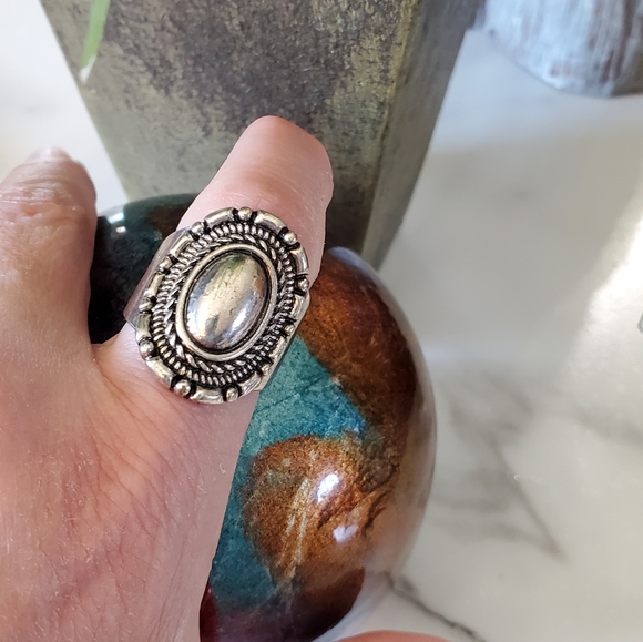 Antique Silver Tone Stretch Band Ring Oval Shape 💥3 for $24💥 - Picture 17 of 17